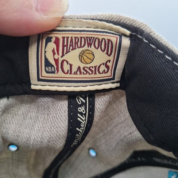 New Orleans Hornets Spelled Out Mitchell & Ness Snapback Hat Gray Wool Cap NBA - Picture 8 of 8